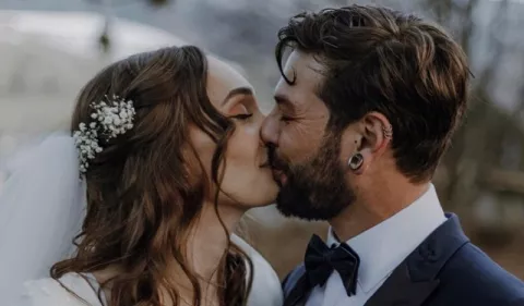 Navarone García, hijo de Priscilla Presley, se casa