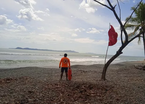 Oleajes y fuertes vientos se mantendrán en el Caribe hasta el martes