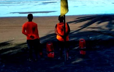 Bandera amarilla en playas por oleaje; hay una persona desaparecida