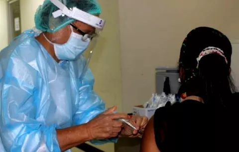 Panamá reporta 932 casos nuevos de covid-19 y un descenso en la positividad diaria 