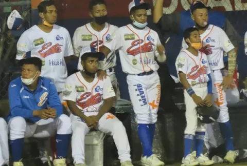 Potros del Este toman ventaja ante Oeste; Metro empata la serie ante Chiriquí en el béisbol juvenil
