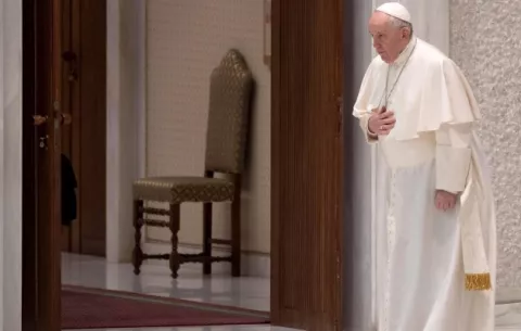 Papa pide paz para preservar al mundo 'de la locura de la guerra'
