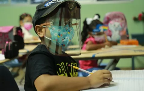 No hay excusas para no volver a las aulas, advierte la Cámara de Comercio