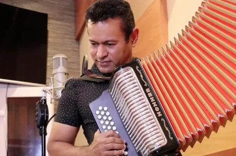 Samy Sandoval cumple 54 años: 'Hoy doy gracias a Dios por subir un escalón más'