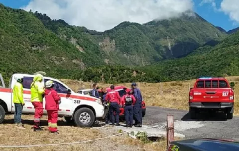 Rescatistas logran ubicar a senderistas en el sendero hacia la cima del Volcán Barú