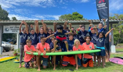 Waved y su ola de educación con el surf