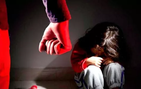 Tenga cuidado a quién le abre la puerta de su casa, podría ser un abusador sexual de menores