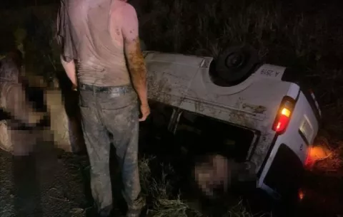Vuelco de un bus en la autopista Arraiján- La Chorrera deja un muerto y 14 heridos