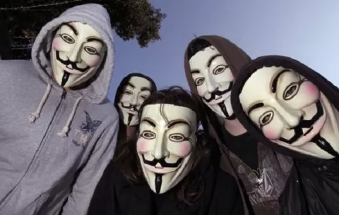 Anonymous advierte que intensificará sus ataques contra Rusia