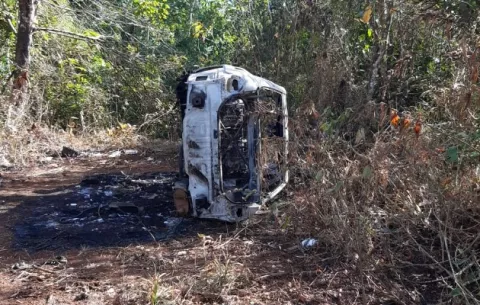 Hallan taxi calcinado en Nuevo Emperador  y su conductor está desaparecido