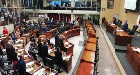 Se abre debate, ¿quién debe revocar el  mandato? 