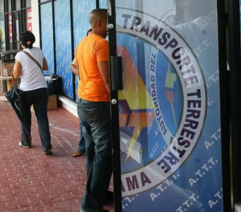Propuesta de la ATTT pretende que concesionarias controlen el servicio de transporte ofrecido a través de plataformas
