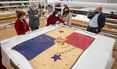 Bandera histórica, utilizada en el movimiento nacionalista Acción Comunal, es restaurada