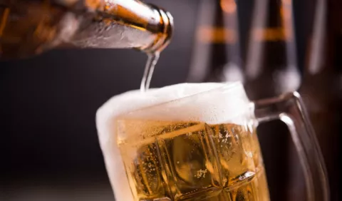 Una cerveza al día basta para dañar al cerebro, según estudio