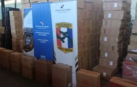  Hombre queda detenido por contrabando de cigarrillos y defraudación aduanera