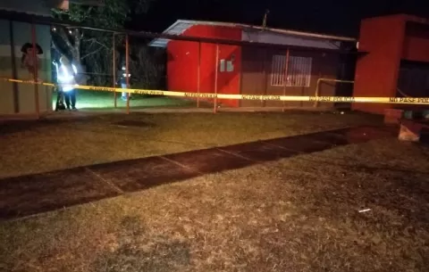 De un tiro en la cabeza acaban con la vida de un joven en la Irving Saladino, Colón