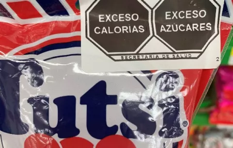 'Come mierda' un libro para cambiar los hábitos malsanos de alimentación