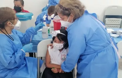 Esperan que la tasa de vacunación en estudiantes de primaria  aumente tras regreso a clases