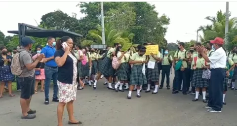 En Cuipo, Colón exigen más buses para transportar a los estudiantes