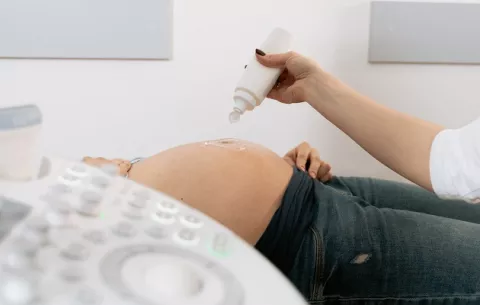 Mujeres embarazadas y menores lactantes podrían tener descuentos