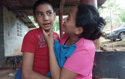 Anek Ruiz: errores genéticos que no superan el amor de una madre