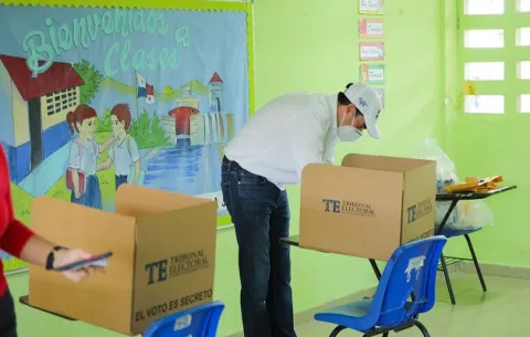 No habrá clases este lunes en las escuelas donde se realizaron elecciones del PRD