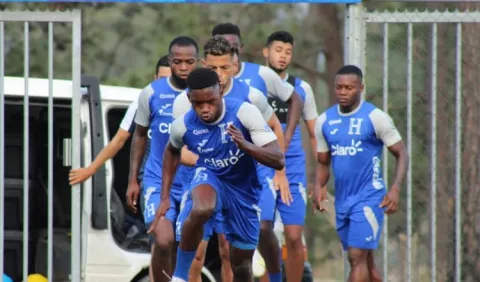 Hondureños se alistan para enfrentar a Panamá en el Rommel Fernández