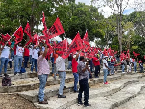 Ministra de Trabajo espera entendimiento que impida huelga en el  sector de la construcción