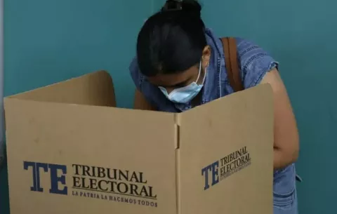 Ante denuncia de supuestas irregularidades, PRD abre compás para impugnaciones