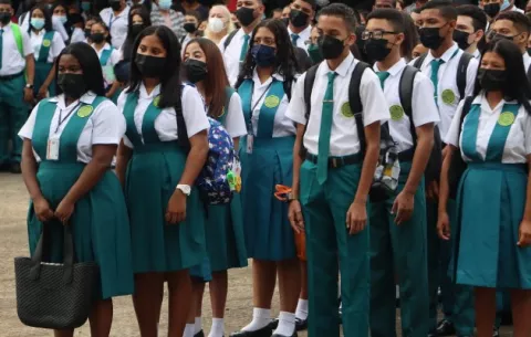 Más de 3 mil estudiantes de la Profesional y del Remón Cantera iniciaron clases presenciales