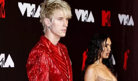 Machine Gun Kelly desea que BTS amenice su boda con Megan Fox
