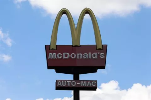 McDonald´s cierra temporalmente 850 locales en Rusia y suspende operaciones