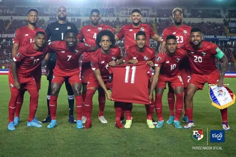 Panamá indica el camino a Honduras en el primer tiempo en el Rommel Fernández