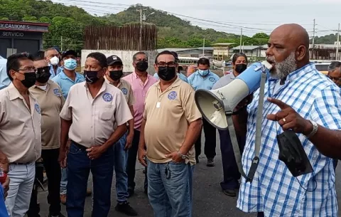Usuarios afectados por paro de transportistas de rutas internas en La Chorrera