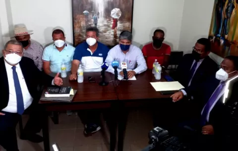 Pescadores denuncian supuestas irregularidades en licencias y 'pase de factura' desde la ARAP