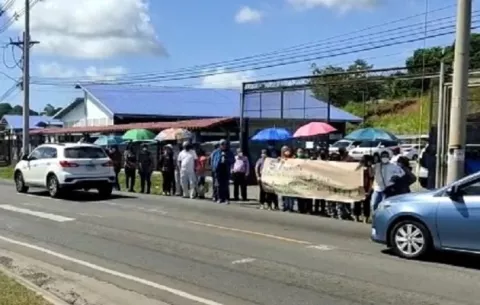 Docentes del IPT Fernando De Lesseps exigen al Meduca culminar remodelación del plantel  
