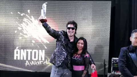 Rabanes recibe premio por su trayectoria musical 