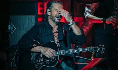 Ricardo Arjona tiene covid-19 y cancela sus presentaciones en Murcia y Alicante