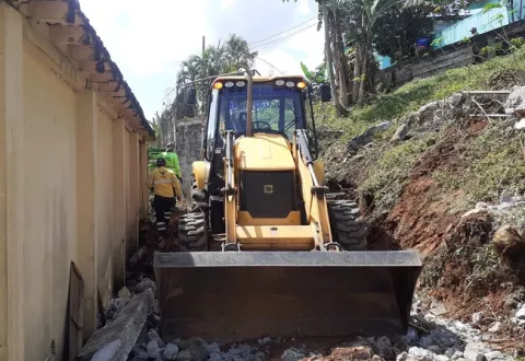 Un socavón causa severos daños a una vivienda en Villas del Carrizal en Arraiján 