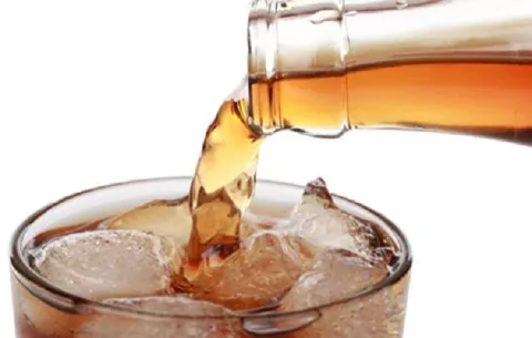 ¿Producen las sodas problemas con los riñones?