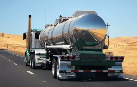 Propietarios de transporte de petróleos exigen a la Secretaría de Energía aumento en los fletes