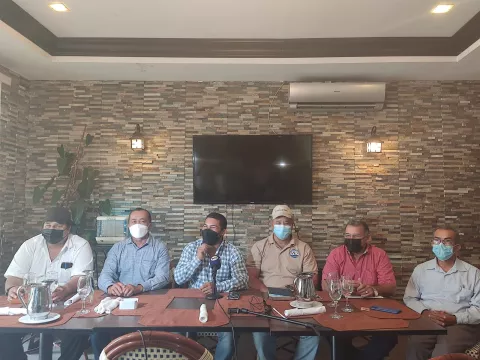 Transportistas del interior del país piden frenar los constantes aumentos del combustible