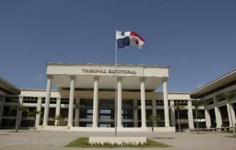 Mayoría de los magistrados del Tribunal Electoral actuaron conforme a la ley al no levantarle el fuero penal a Ricardo Martinelli