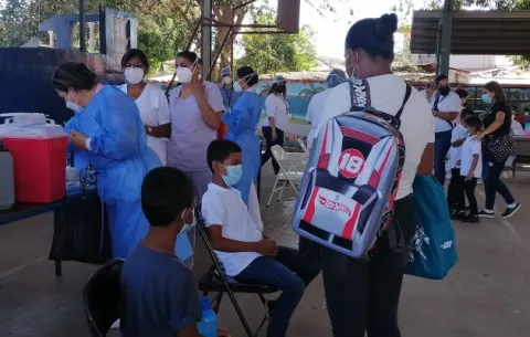 Se inicia vacunación contra la covid-19 en escuelas de la provincia de Herrera 