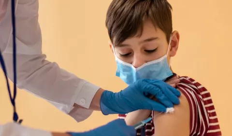 Estudio: Casos de Síndrome inflamatorio multisistema tras la vacuna de covid-19  son raros