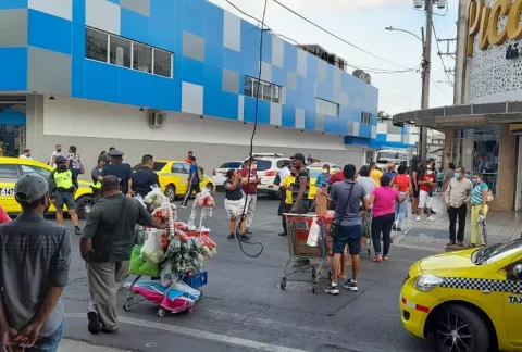 Vendedores informales protestan en David, contra acciones de la Policía Municipal 