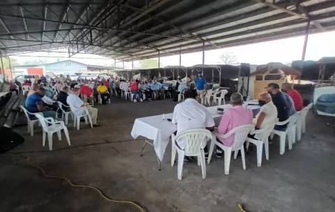 Canatra acuerda en asamblea general solicitar que se congele el precio del combustible para evitar el aumento del pasaje