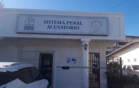 Padrastro abusa de su hijastra de nueve años y le contagia una enfermedad