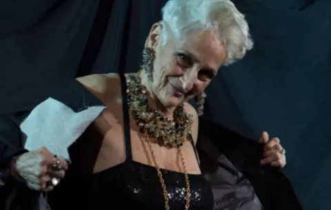 La abuela de Tinder: 85 años, más de 50 citas y deseos de una vida al máximo