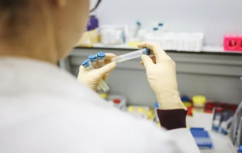 ¿Qué alternativas diferentes a la vacuna anticovid hay para los pacientes inmunocomprometidos?
